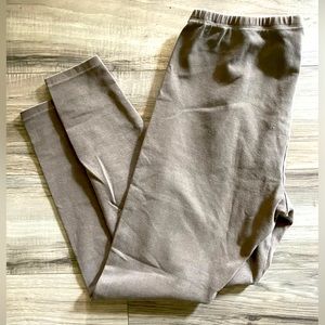 Skims leggings size large in taupe color.